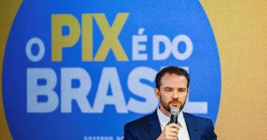 Dario Durigan faz balanço da economia e ressalta que o Brasil de hoje paga menos tributo