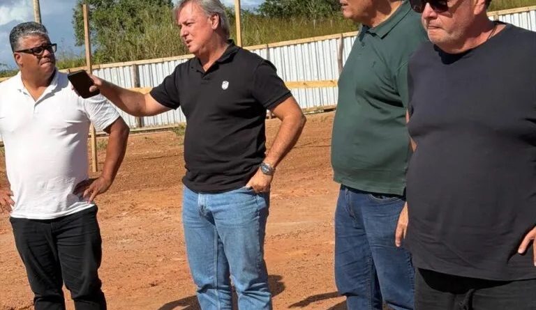 Prefeito de Búzios acompanha início das obras da nova escola de Ensino Médio em tempo integral na Rasa