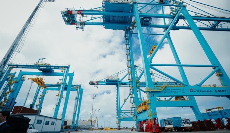 Primeiro terminal de contêineres 100% eletrificado da América Latina é inaugurado no Porto de Suape