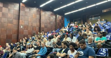 Comissão da ALERJ leva debate sobre reindustrialização à UERJ e reúne especialistas do setor