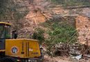 Cerca de 70 toneladas de terra são retiradas da Rocinha após deslizamento