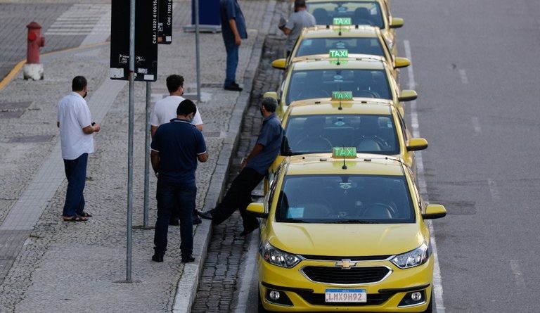 Move Brasil: motoristas de aplicativo e taxistas já podem solicitar análise de crédito para renovação de frota