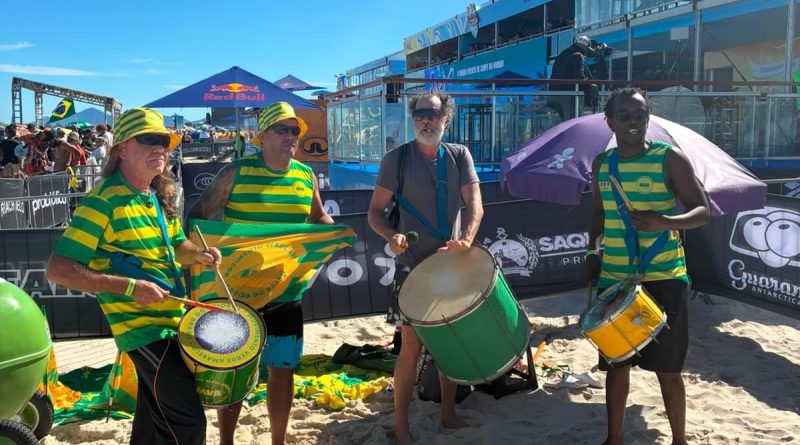 Saquarema dá espetáculo em primeiro dia de Mundial de Surfe