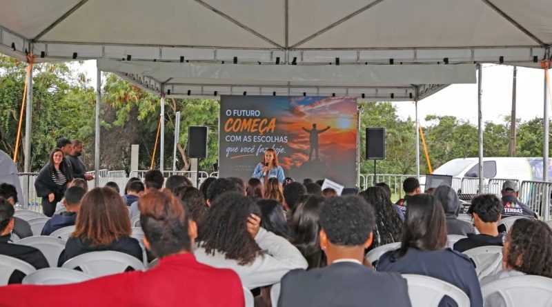 Búzios: Conexão Futuro reúne cerca de 300 estudantes em ação voltada à preparação de jovens para o mundo do trabalho
