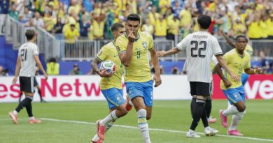 Brasil vira sobre o Japão nos acréscimos e está nas oitavas da Copa