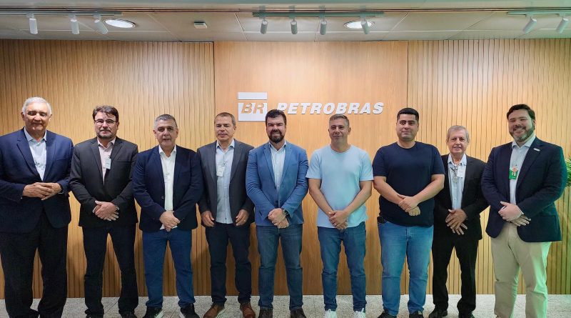 Frederico Paes participa de encontro na Petrobras sobre futuro da Bacia de Campos
