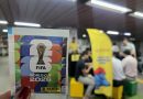 Espaços para troca de figurinhas da Copa do Mundo no MetrôRio reúne fãs de diferentes gerações