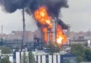 Ataque de drone faz teto de refinaria ‘voar pelos ares’ em Moscou, na Rússia
