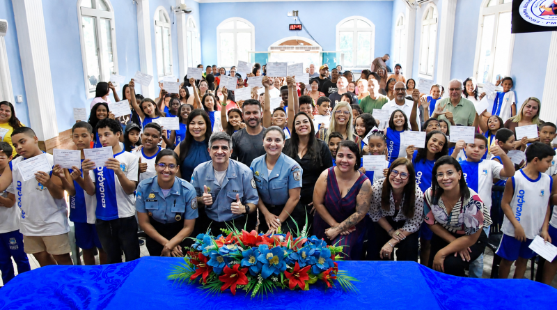 Belford Roxo: Proerd forma 58 alunos do 5º ano na escola  municipal Tenente Walmor Lynch Valença