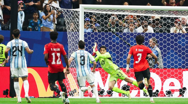 Argentina consegue virada no fim, vence Egito e vai às quartas da Copa