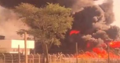 Incêndio atinge depósito da Águas do Rio em Queimados