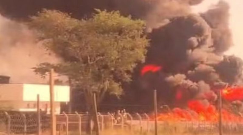 Incêndio atinge depósito da Águas do Rio em Queimados