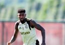 Flamengo decide não vender Emerson Royal para clube inglês