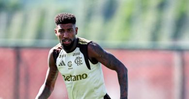Flamengo decide não vender Emerson Royal para clube inglês