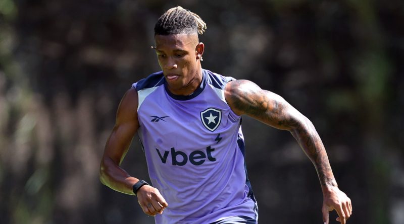 Botafogo aguarda reapresentação de Danilo e mantém cautela sobre venda