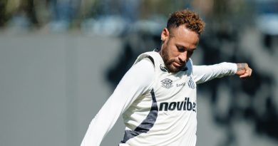 Neymar participa de treino e deve reforçar o Santos no Brasileirão