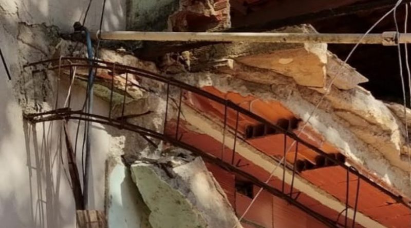 Desabamento em Pedra de Guaratiba: imóvel tem risco iminente de queda