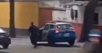 Viatura desgovernada bate em carro estacionado no Rio Comprido