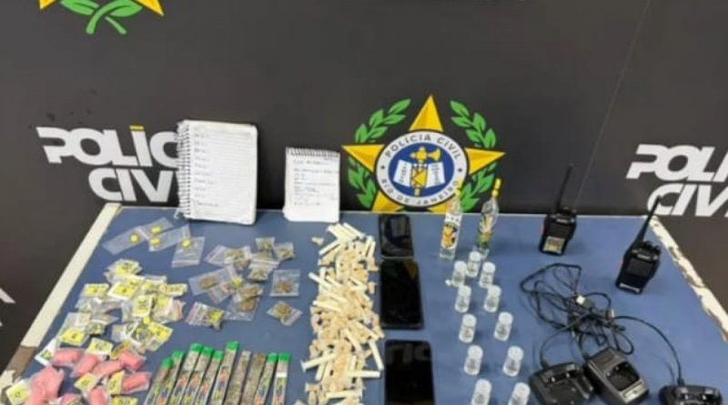 Operações da Polícia Civil prendem traficantes e um homem pela Lei Maria da Penha em Angra