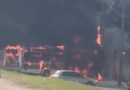 Manifestantes incendeiam ônibus e fecham pistas da Washington Luiz