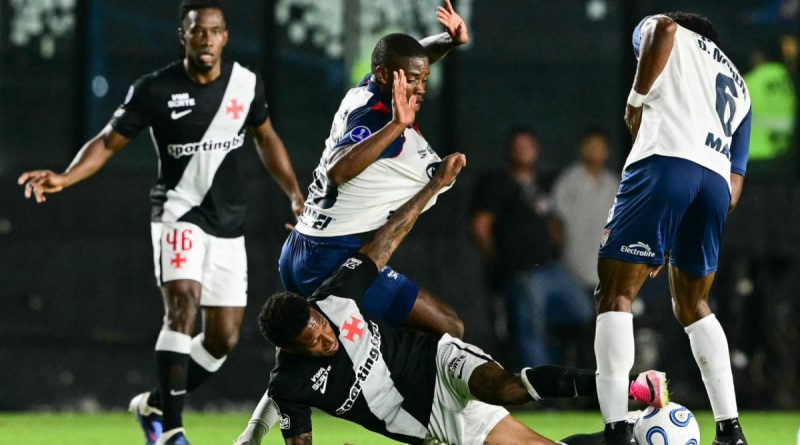 Vasco vence Independiente Medellín e vai às oitavas da Sul-Americana