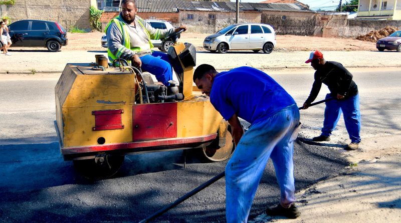 Prefeitura de Belford Roxo realiza recapeamento asfáltico na Avenida Joaquim da Costa Lima em São Bernardo