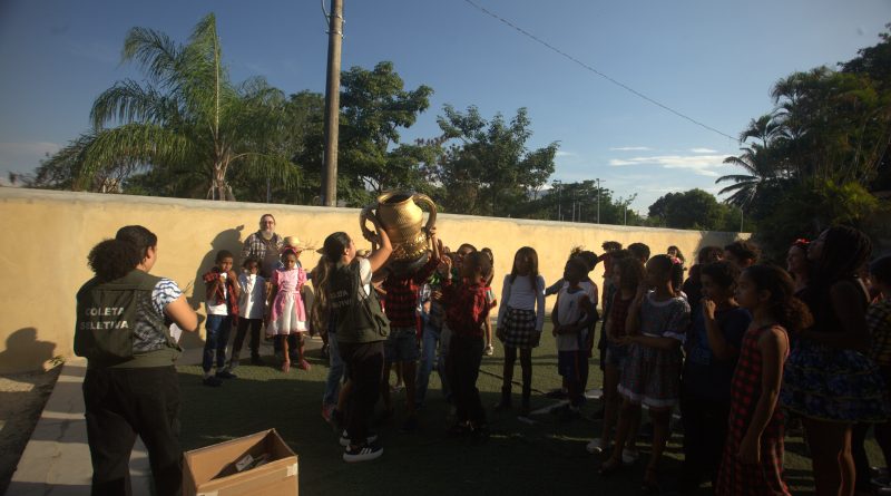 Nossa Escola Recicla leva educação ambiental e coleta seletiva às escolas municipais de Nova Iguaçu
