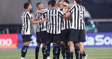 Botafogo marca no último minuto e vence o Santos na retomada do Brasileirão