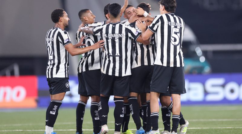 Botafogo marca no último minuto e vence o Santos na retomada do Brasileirão
