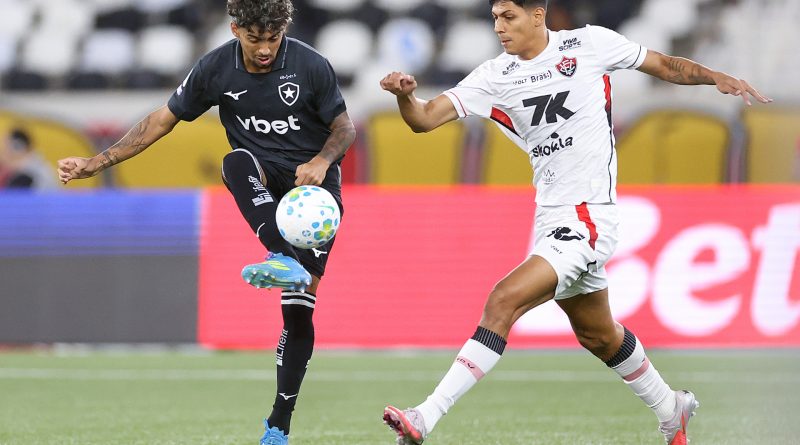 Botafogo empilha chances, mas fica no empate sem gols com o Vitória