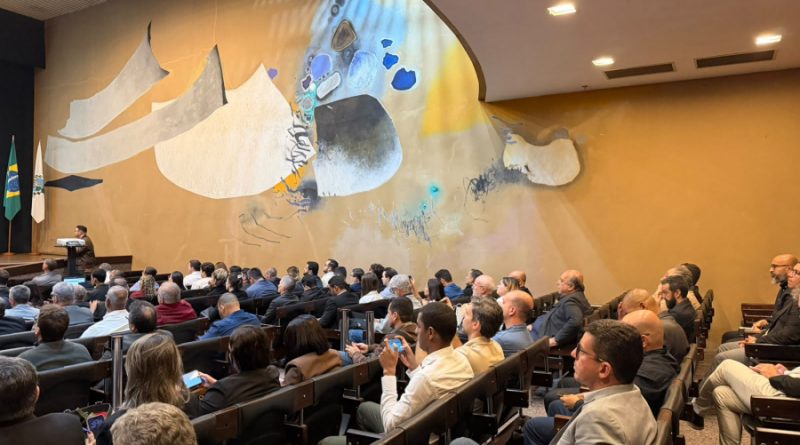 Prefeitura de Petrópolis participa de encontro estadual de gestores sobre mudanças nas finanças municipais