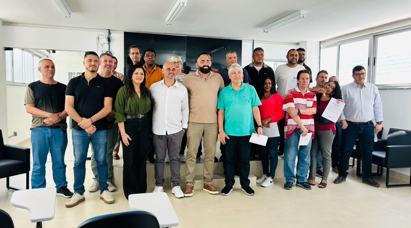 Prefeitura de Três Rios entrega chaves do Boulevard Roberto Silveira a comerciantes