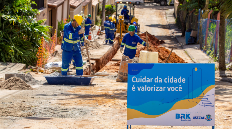 BRK realiza manutenção em rede de esgoto e interdita via no bairro Cancela Preta, em Macaé-RJ