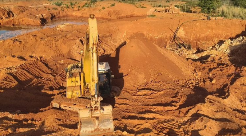 PF apreende cinco escavadeiras em garimpo ilegal no sul do Pará