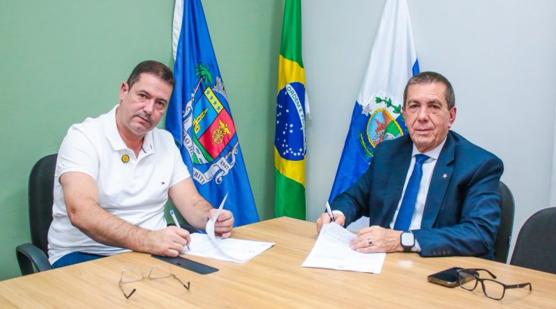 Prefeito de Meriti Léo Vieira assina convênio para implantação do RAS da Polícia Civil