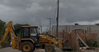 Prefeitura de Cabo Frio realiza demolição de estruturas irregulares no Monte Alegre