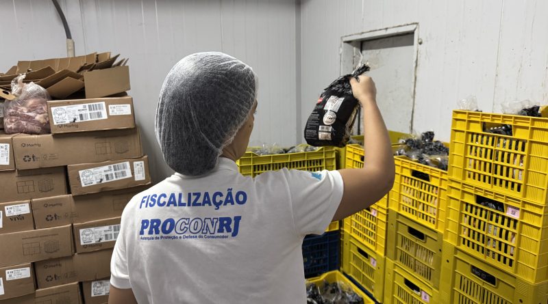 Comércio e agência bancária são alvo de fiscalização em Teresópolis
