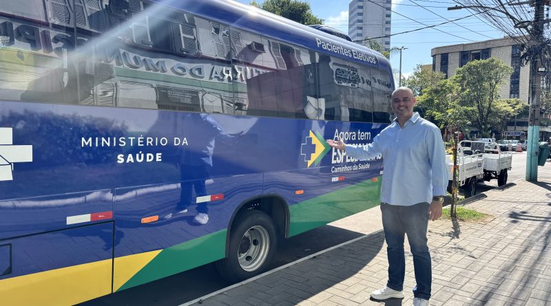 Prefeitura de Três Rios recebe micro-ônibus para fortalecer o transporte de pacientes do SUS