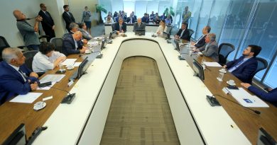 Governador em exercício se reúne com prefeitos para ouvir demandas dos municípios fluminenses