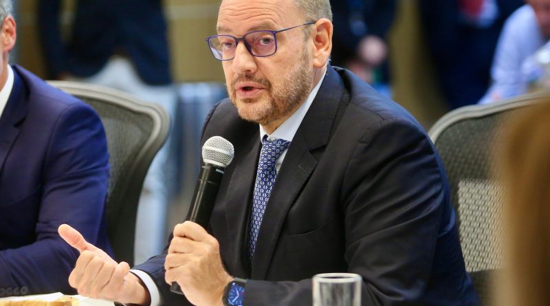 Governo do Estado garante cumprimento do piso nacional do magistério na Faetec