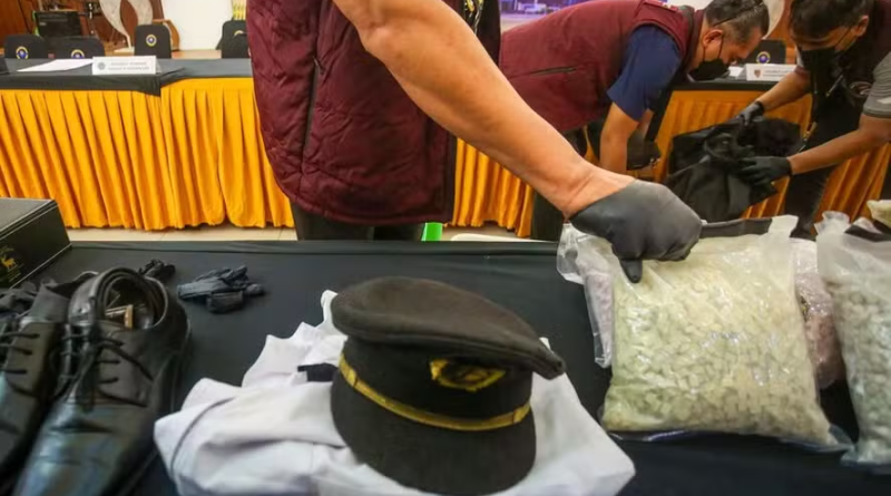 Piloto é preso com mais de 70 mil comprimidos de ecstasy após pousar avião e pode ser condenado à morte na Malásia