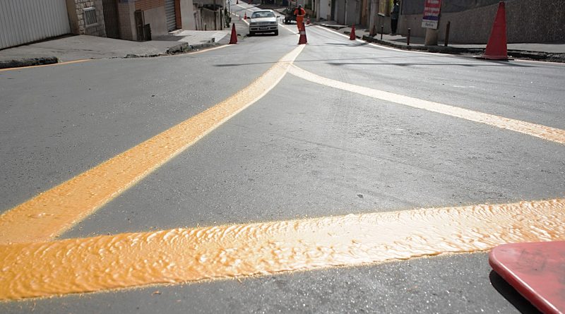 Prefeitura de Volta Redonda reforça sinalização viária em avenidas do Retiro após recapeamento