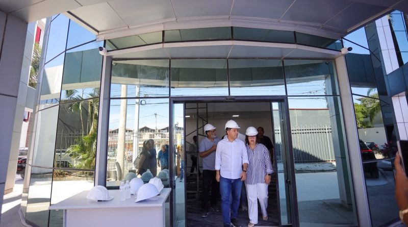 Prefeito Rodrigo Neves vistoria implantação do Supercentro de Exames e obras de nova escola na Região Oceânica