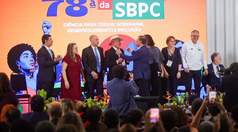 Lula participa do maior encontro científico da América Latina e faz defesa da ciência em Niterói