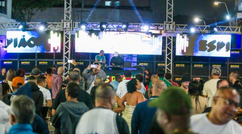  Arena Funk da Antiga agita as ruas de Meriti com sucessos que marcaram época