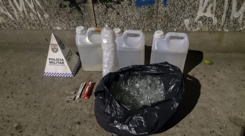 Dois homens são presos com drogas na Baixada