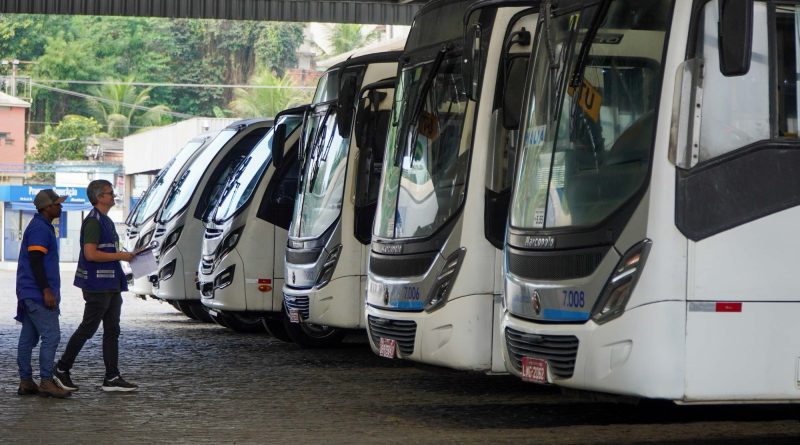 São Gonçalo realiza vistoria de ônibus na garagem da viação Mauá