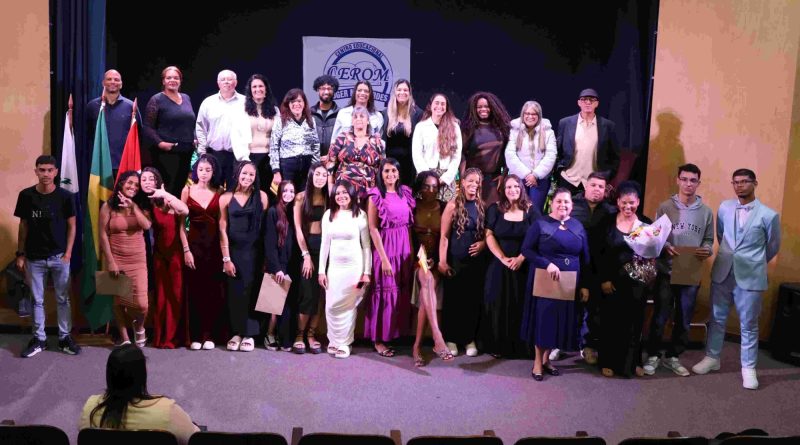 Teresópolis: CEROM celebra superação e dedicação em formatura de 46 alunos da EJA