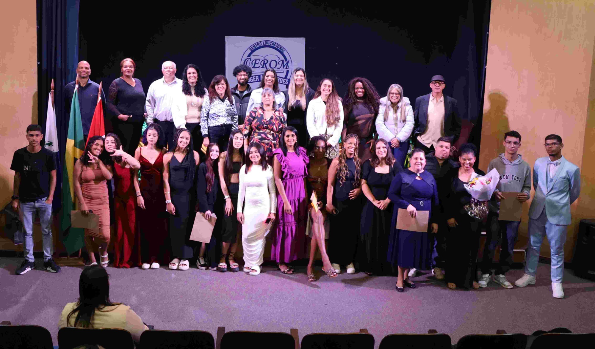 Teresópolis: CEROM celebra superação e dedicação em formatura de 46 alunos da EJA