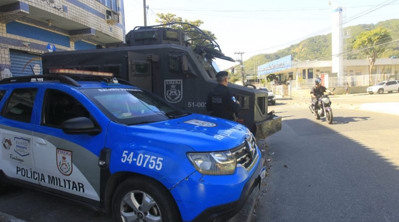 Seis corpos são levados por moradores à UPA na Zona Oeste